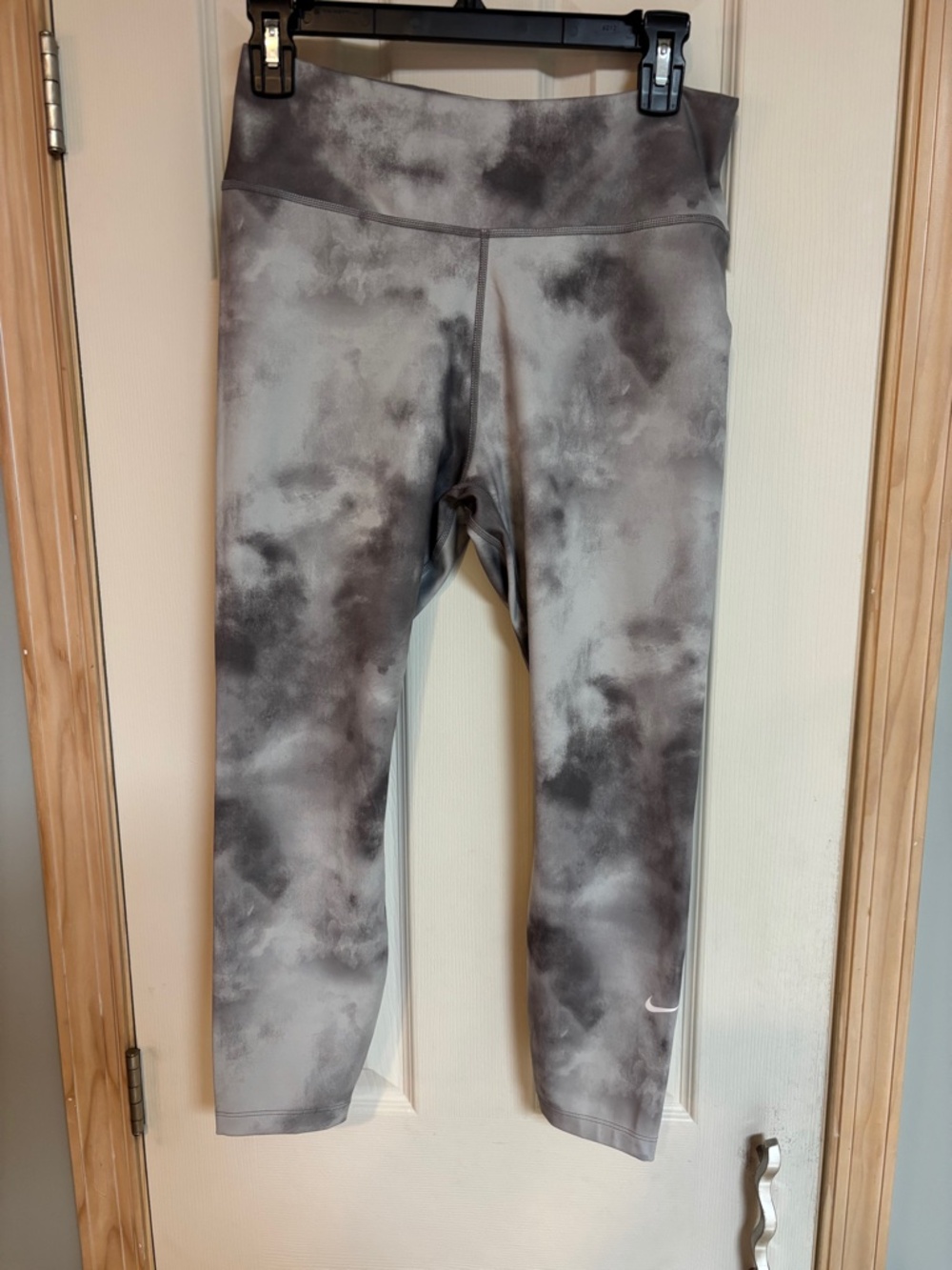 Woman's Nike One Icon Clash Cropped leggings DA0339-084 grey/white cloud print M